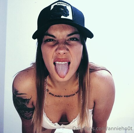 Annieho0t art star photos