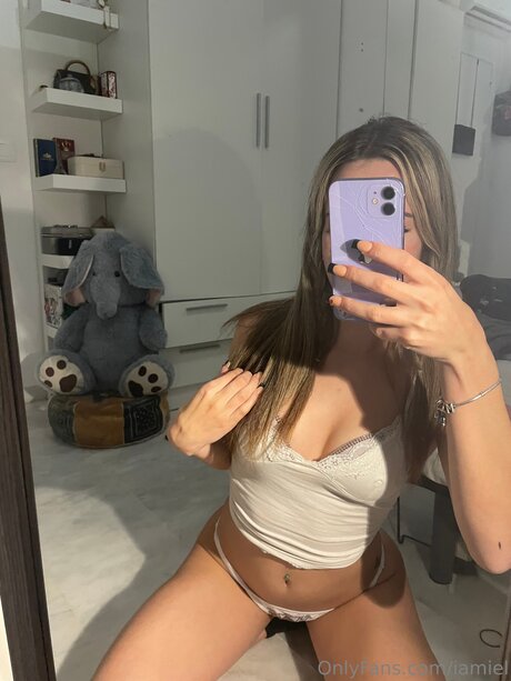 Iamiel exclusive pornstar image