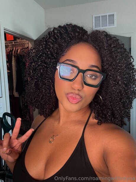 Roamingwithreyna erotic model pics