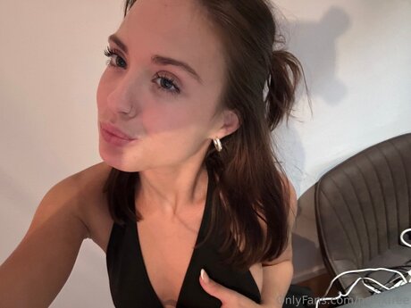 Nellixfree hot actress images