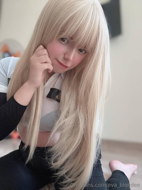 Eva Blondee model erotic archive