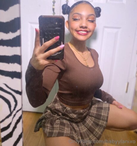 Babyylanixo hot pornstar pic