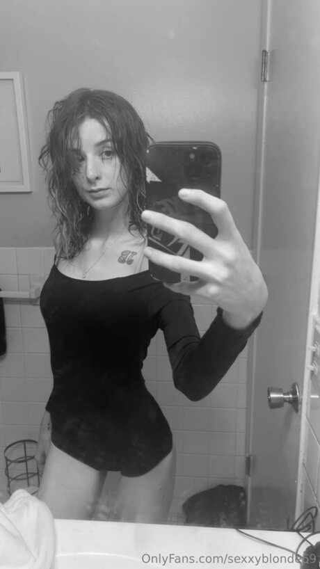 Sexxyblonde69 pretty pornstar image