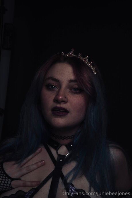 Juniebeejones model nudes pics