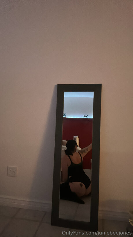Juniebeejones exclusive pornstar photos