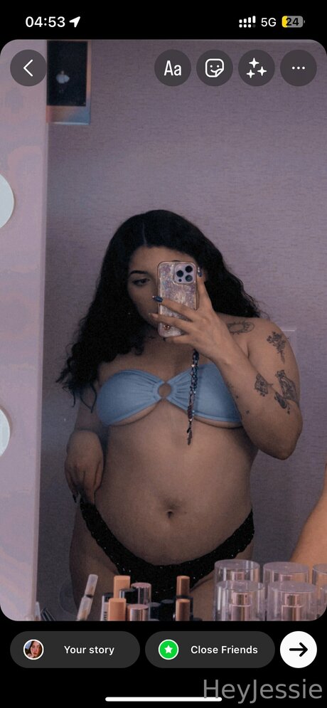 Sunflower Jessie naked model pic