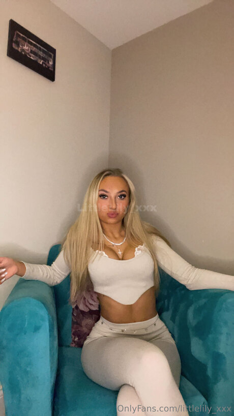 Littlelily Xxx pornstar erotic pictures