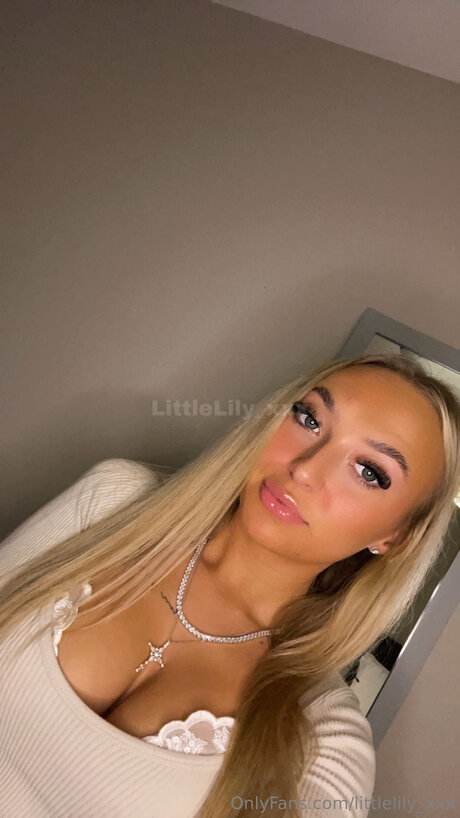 Littlelily Xxx star sex pics