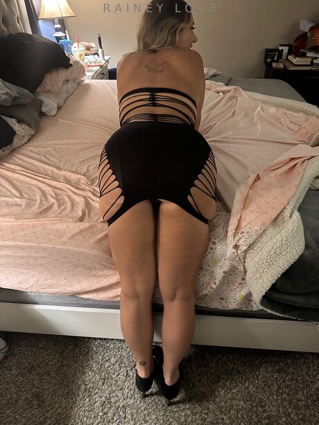 Raineylovesyou sexy model gallery