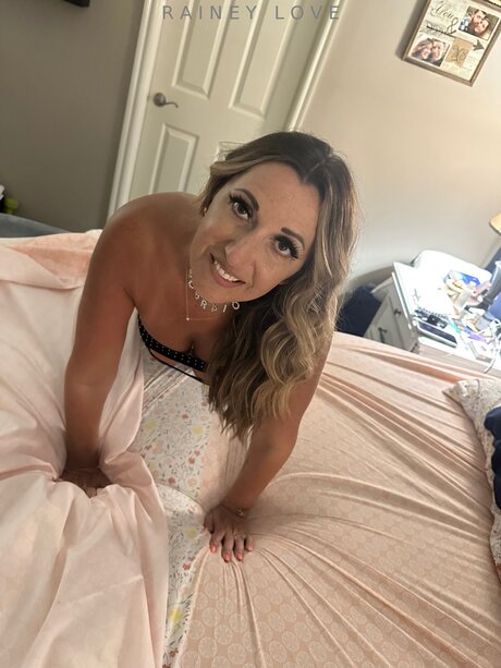 Raineylovesyou actress image