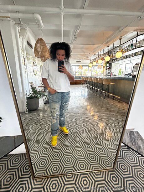 Blankslatee pretty actress photo