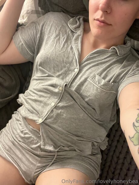 Lovelyhoneybea star sexy pics