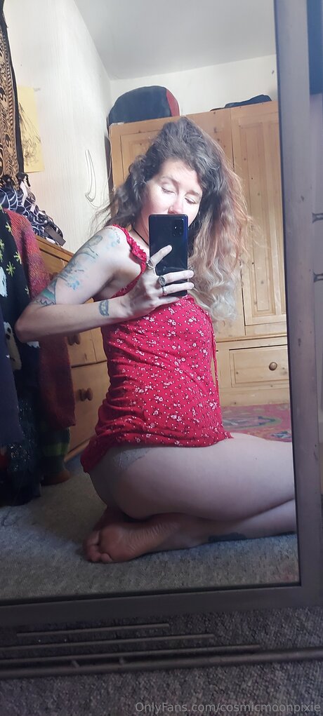 Cosmicmoonpixie naked pornstar image