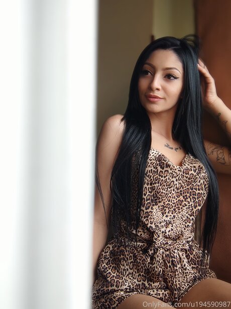 U194590987 star naked image