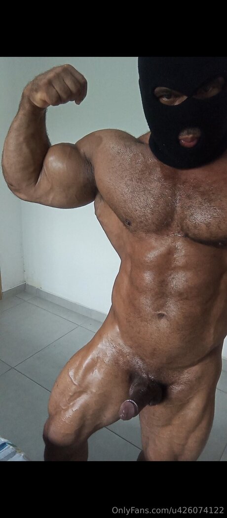 U426074122 porn model img