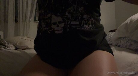 Ewwkat adult star photo