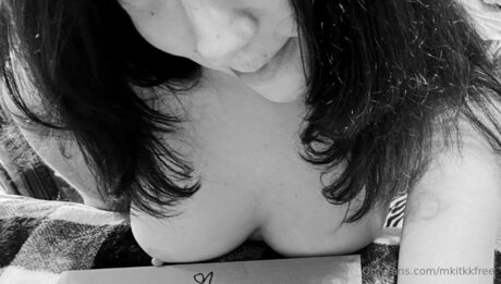 Mkitkkfree star erotic image