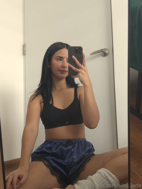 Sina Jade sexy star img