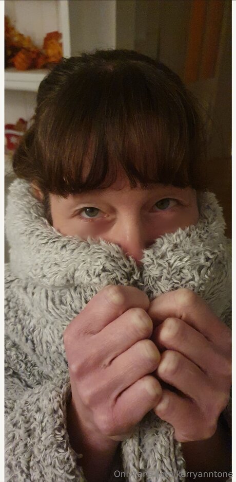 Kerryanntone high quality actress pics