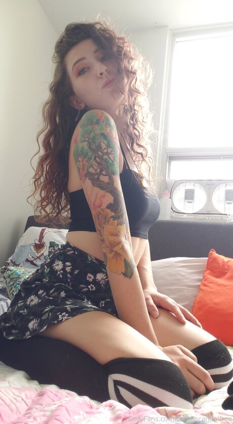 Dumbcuntfree art model images