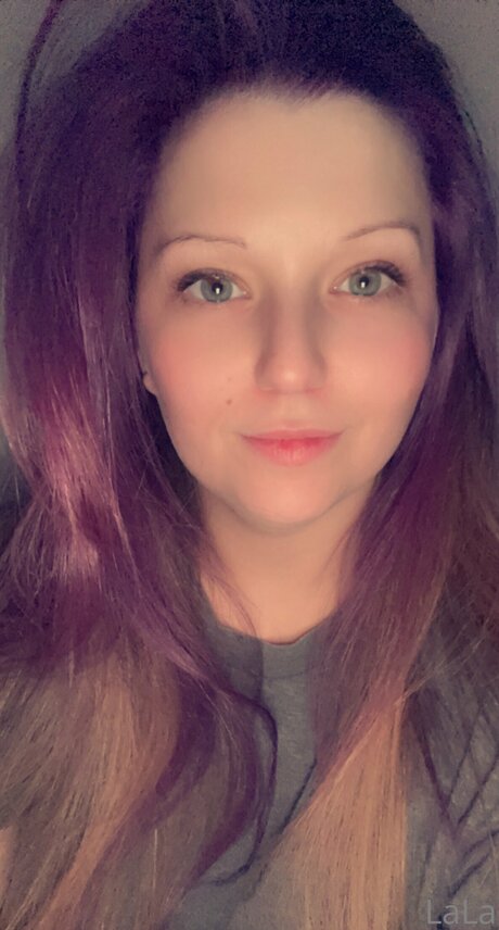 Goldengurl999 model hd photo