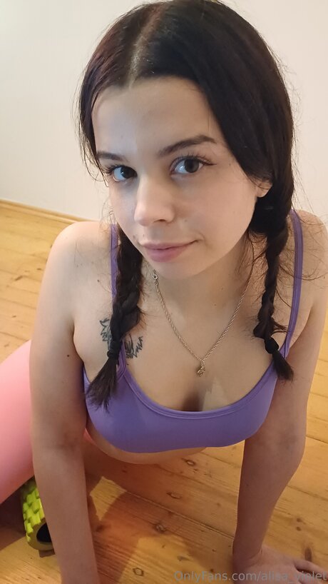 Alisa Violet nice actress photos