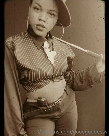 Rightwhereuwantme model hot picture