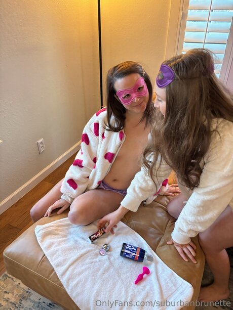 Suburbanbrunette beautiful model photos