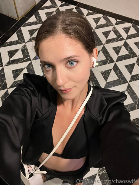 Chaoswife erotic star picture