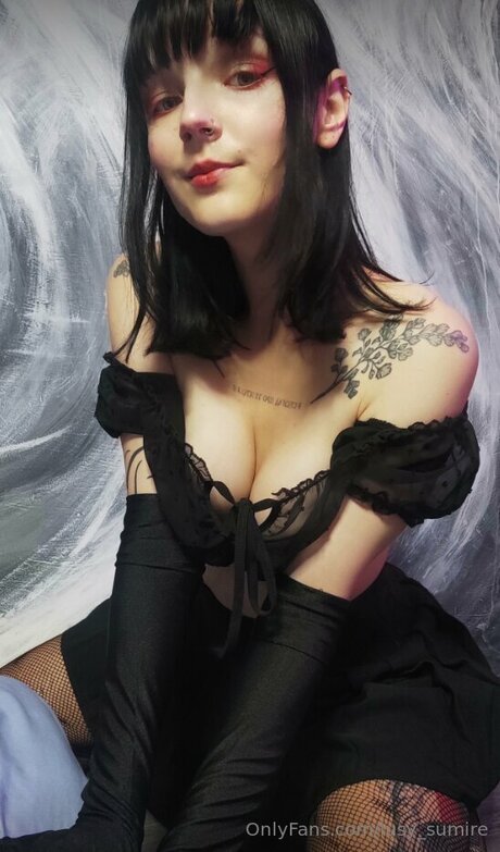 Lusy Sumire model erotic picture