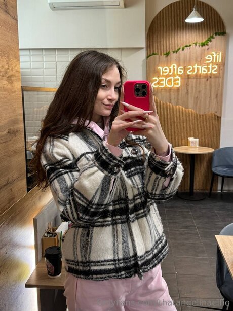 Thatangelinaelfie model top pics