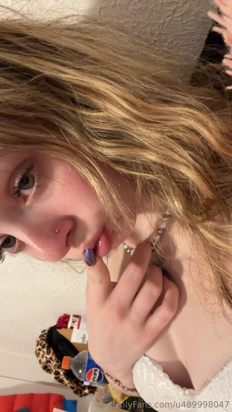 U489998047 model sex picture