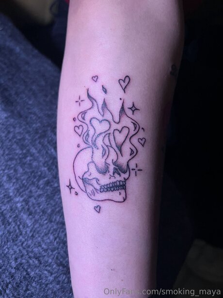 Smoking Maya erotic pornstar pictures