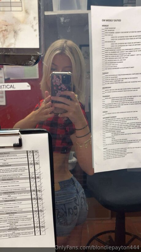 Blondiepayton444 star photo