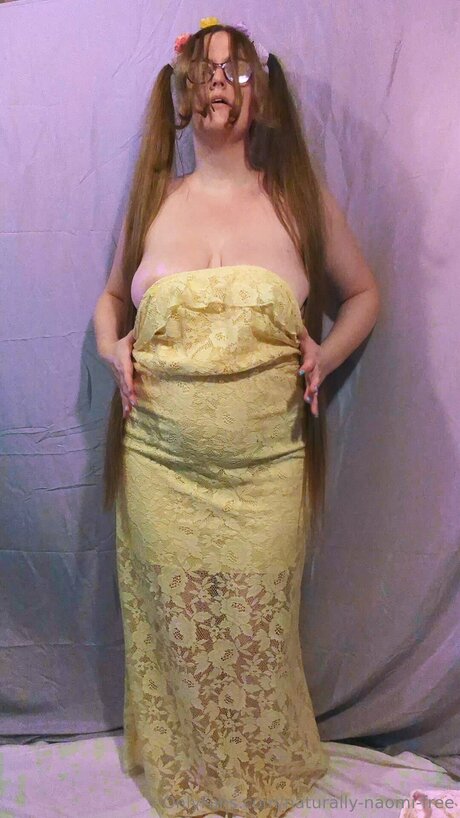 Naturally Naomi Free star perfect picture