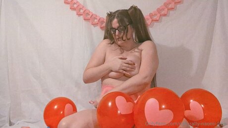 Naturally Naomi Free star high quality image