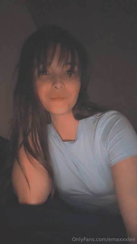 Emaxxxlee model pictures