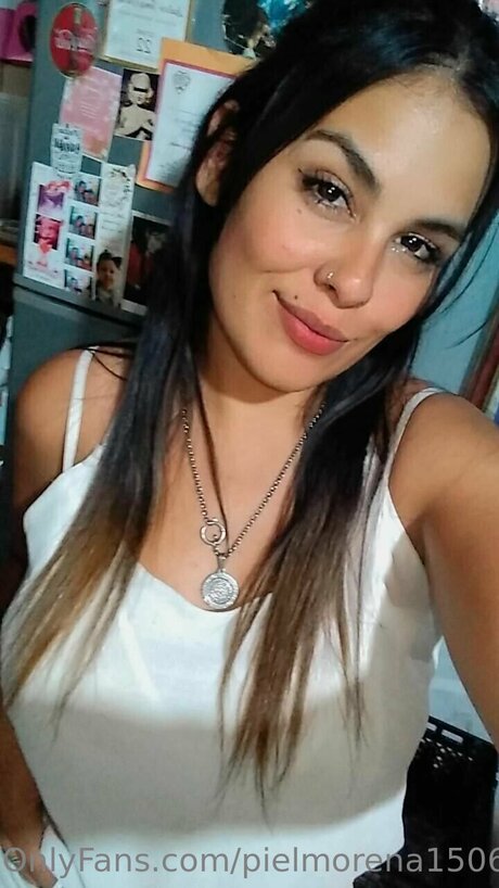 Pielmorena1506 adult model photo