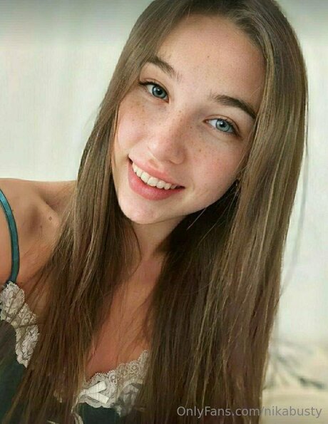 Nikabusty nude star image