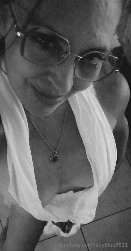 Ladyblue8811 erotic model pic