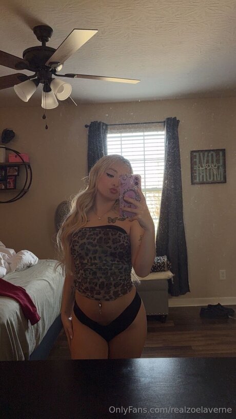 Realzoelaverne star pornographic pics