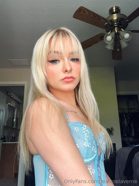 Realzoelaverne nice actress image