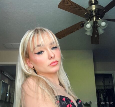 Realzoelaverne model sexy galleries