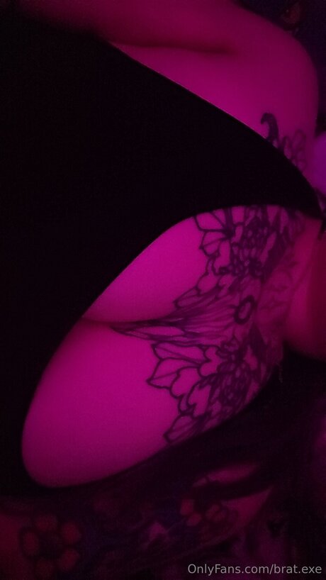 Bigtiddygothmommyuwu beautiful model img