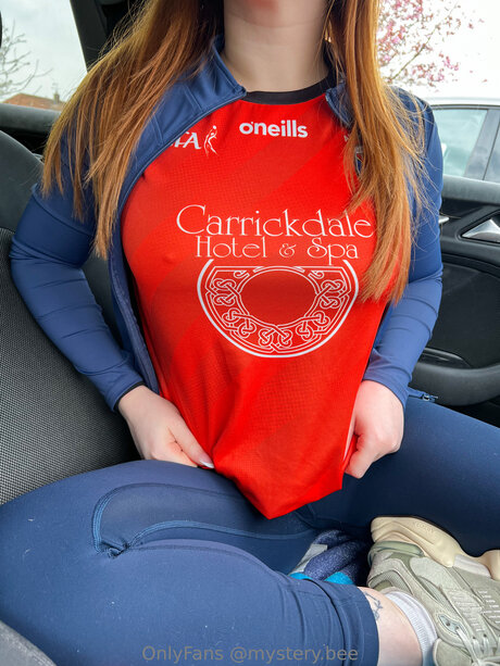 Mystery Bee star nudes photos