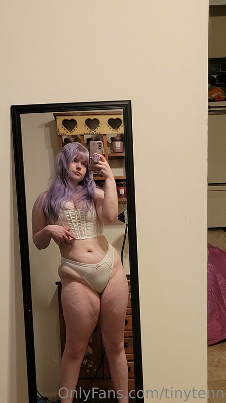 Tinytenn model naked images