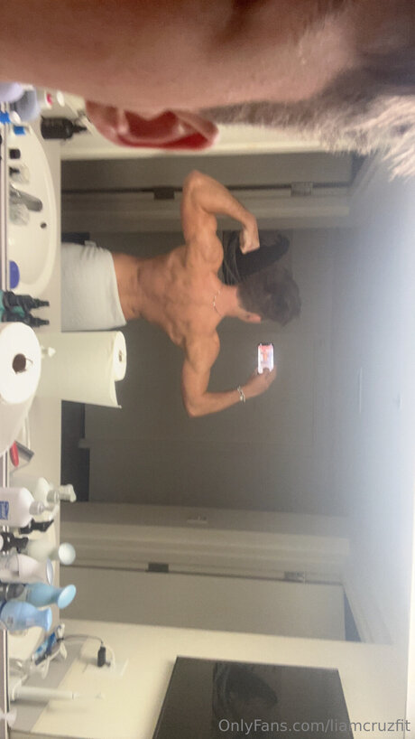 Liamcruzfit high quality model picture