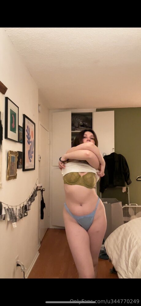 U344770249 exclusive model gallery