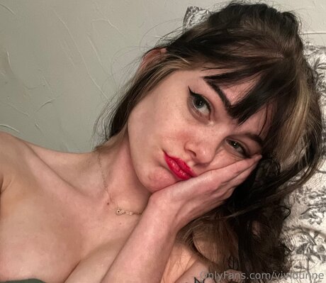 Vividunne pornstar naked image