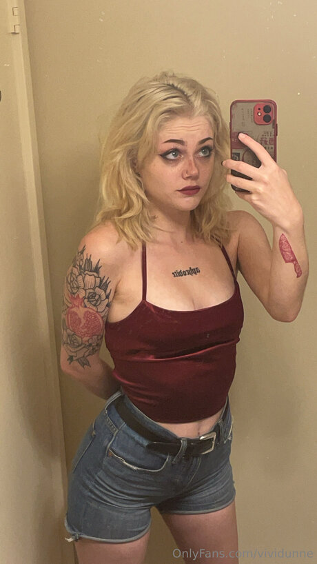 Vividunne hd star photo